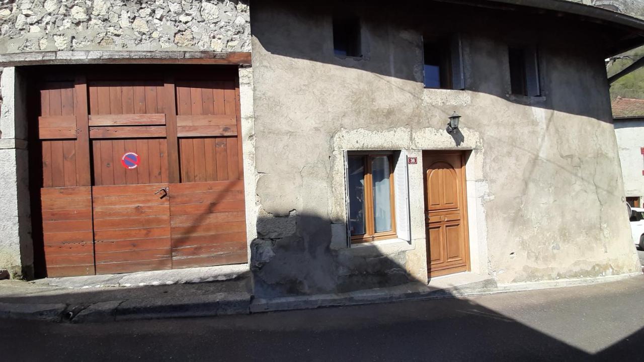 Petite Maison De Village Situee Entre Lacs, Cascades Et Montagnes Virieu-le-Grand Exterior photo